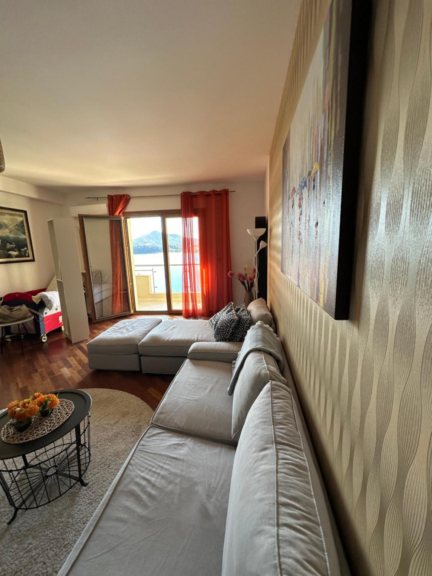 Luxury Trend Apartment